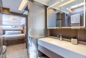 Moorings 5200 – 5 Cabin Catamaran