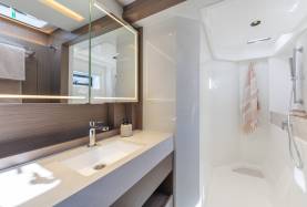 Moorings 5200 – 5 Cabin Catamaran